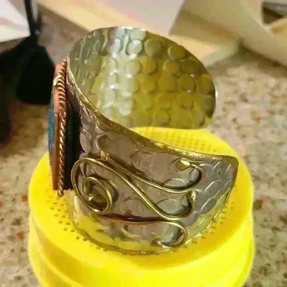 Vintage Open Cuff  bracelet handcrafted metal 8 inches in sliver Gold-toned - Picture 4 of 10